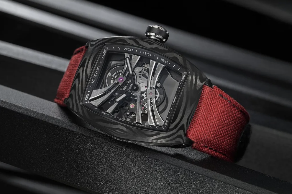 Cvstos Challenge K. Khachanov Carbon: 50 Grams Lighter, Darker, Louder